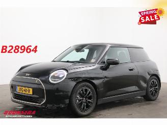 Voiture accidenté Mini Cooper SE Favoured M 54.2 kWh Pano LED ACC Leder Camera SHZ 2.035 km! 2026/1