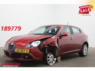 Schadeauto Alfa Romeo Giulietta 1.4 T Distinctive Navi Clima Cruise SHZ PDC AHK 2012/10