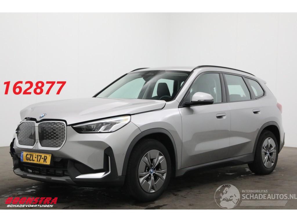 BMW iX1 xDrive30 67 kWh LED ACC Apple/Android Camera SHZ