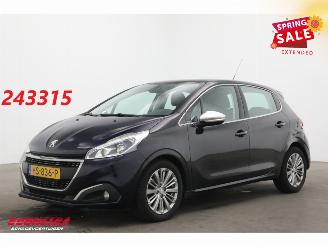 damaged passenger cars Peugeot 208 1.6 BlueHDi Allure Navi Clima Cruise PDC 2015/12