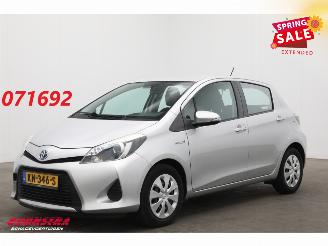 Unfallwagen Toyota Yaris 1.5 Full Hybrid Aut. Aspiration Clima Cruise Camera 2013/10