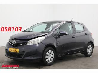 škoda osobní automobily Toyota Yaris 1.0 VVT-i Aspiration Airco Camera AHK 67.935 km! 2012/12