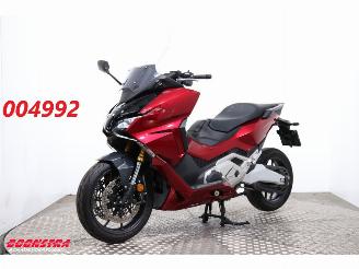 skadebil motor Honda  Forza 750 ABS DCT 9.215 km! 2021/5