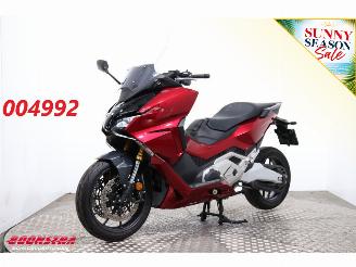 krockskadad bil motor Honda  Forza 750 ABS DCT 9.215 km! 2021/5