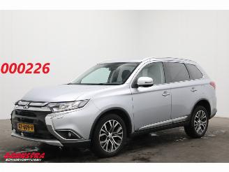 uszkodzony samochody osobowe Mitsubishi Outlander 2.0 Executive Edition Navi Clima Cruise Camera PDC AHK 2015/8