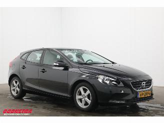 Volvo V-40 1.6 T3 Kinetic Pano Leder Navi Clima Cruise Camera PDC picture 2