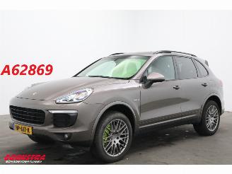 skadebil auto Porsche Cayenne 3.0 S E-Hybrid Pano PDLS PASM Leder Cruise SHZ 2015/12
