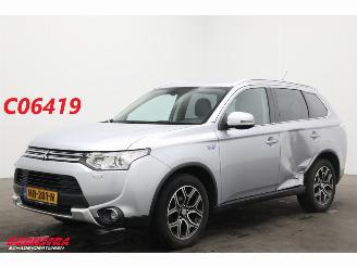 Coche accidentado Mitsubishi Outlander 2.0 PHEV Executive Edition X-Line Navi Clima Cruise Camera AHK 2015/10