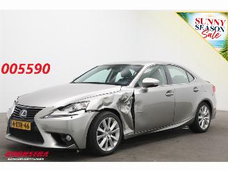 skadebil auto Lexus IS 300h Business Line Pro Leder Navi Clima Cruise Camera SHZ PDC 2014/10