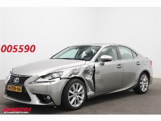 Voiture accidenté Lexus IS 300h Business Line Pro Leder Navi Clima Cruise Camera SHZ PDC 2014/10