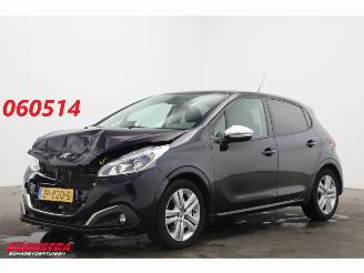 skadebil auto Peugeot 208 1.2 PT Signature Navi Airco Cruise PDC 134.559 km! 2019/7