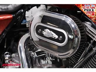 Harley-Davidson  FLHRSE5 CVO Road King picture 14