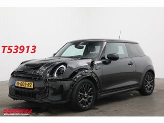 skadebil auto Mini Cooper SE Camden Go Edition 33 kWh LED Leder Cruise Camera SHZ 2022/11