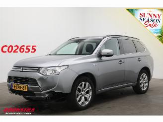 krockskadad bil auto Mitsubishi Outlander 2.0 PHEV 4WD Executive Edition Navi Clima Cruise Camera AHK 2014/10
