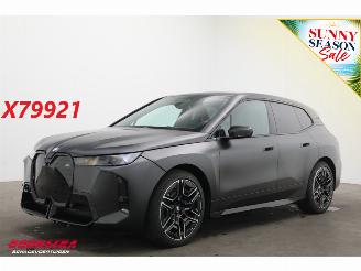skadebil auto BMW iX xDrive M70 112 kWh HUD Clima Cruise Navi SHZ LrHZ Leder Memory H/K PDC 2026/4