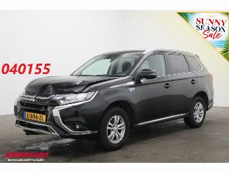 Voiture accidenté Mitsubishi Outlander 2.4 PHEV 4WD Pure Cruise Clima Camera PDC 2021/9