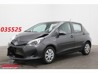 Vaurioauto  passenger cars Toyota Yaris 1.5 Full Hybrid Aspiration 5-drs Cruise Clima Bluetooth Camera 2013/4