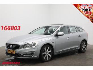 Vrakbiler auto Volvo V-60 2.4 D6 AWD Plug-In Hybrid Summum Glasdak Navi Memory Leder SHZ Camera PDC AHK 2013/9