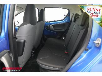 Toyota Aygo 1.0 VVT-i Now 5-drs Airco Navi Bluetooth 92.182 km! picture 15