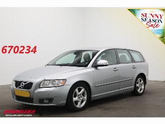 damaged passenger cars Volvo V-50 1.6 D2 S/S Kinetic Cruise Navi Clima Leder SHZ PDC 2011/12
