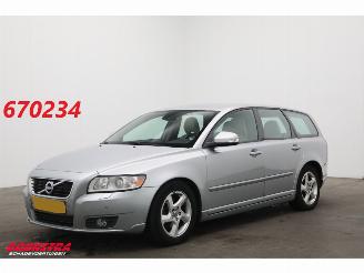krockskadad bil auto Volvo V-50 1.6 D2 S/S Kinetic Cruise Navi Clima Leder SHZ PDC 2011/12