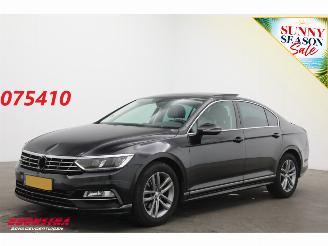 uszkodzony samochody osobowe Volkswagen Passat 1.6 TDI Highline R-Line Pano ACC ErgoComf. Apple/Android SHZ AHK 2016/10