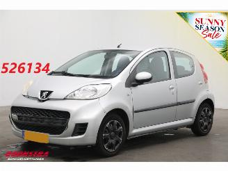 uszkodzony samochody osobowe Peugeot 107 1.0-12V XS Automaat 5-DRS 103.359 km! 2010/11