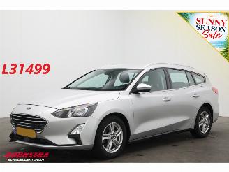 uszkodzony samochody osobowe Ford Focus 1.0 EcoBoost Hybrid Trend Edition Business Navi Clima Cruise Camera PDC 2020/9
