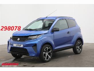 krockskadad bil brommobiel Aixam  e Coupé Sport Leder Apple/Android Camera 2025/8