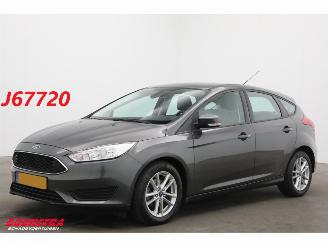 krockskadad bil auto Ford Focus 1.0 Trend Edition 5-drs Airco Navi Cruise Airco PDC 51.689 km! 2015/9