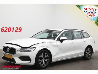 Schadeauto Volvo V-60 2.0 B3 AUT Essential Edition ACC Navi Clima Apple/Android Leder Virtual Camera PDC 2024/10