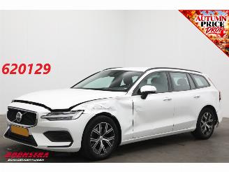 uszkodzony samochody osobowe Volvo V-60 2.0 B3 AUT Essential Edition ACC Navi Clima Apple/Android Leder Virtual Camera PDC 2024/10