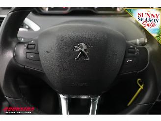 Peugeot 2008 1.2 PureTech Blue Lion Cruise Navi Airco Apple/Android PDC AHK picture 21