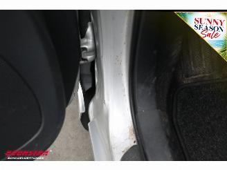 Toyota Auris 1.8 Full Hybrid Aspiration Navi Cruise Clima Bluetooth 105.627 km! picture 13