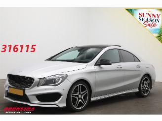 Coche accidentado Mercedes Cla-klasse 180 AMG Ambition Pano Schuif/kantel Cruise Navi Clima PDC Bluetooth 2015/11