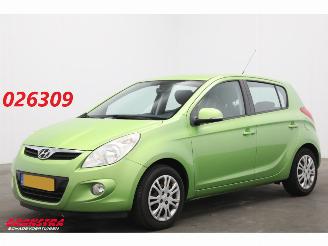 Vaurioauto  passenger cars Hyundai I-20 1.2i i-Motion 5-drs Airco 100.323 km! 2011/5