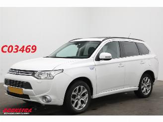 krockskadad bil auto Mitsubishi Outlander 2.0 PHEV instyle 4WD Schuif/kantel Navi Clima Leder SHZ Camera PDC AHK 2014/9