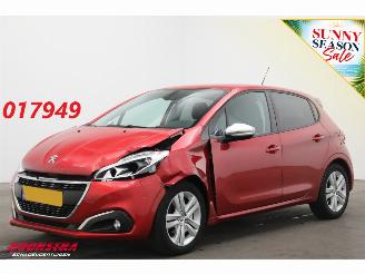 Unfallwagen Peugeot 208 1.2 PureTech Signature Cruise Navi Airco Apple/Android PDC 2019/5