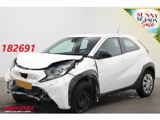 krockskadad bil auto Toyota Aygo 1.0 VVT-i MT Play ACC Navi Airco Apple/Android Camera PDC 2024/3