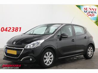krockskadad bil auto Peugeot 208 1.2 PureTech Blue Lease Cruise Airco Apple/Android PDC 2018/7