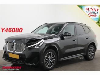 Coche accidentado BMW iX1 eDrive20 67 kWh M Sport Pano ACC Navi Clima SHZ Apple/Android Camera PDC AHK 2024/3