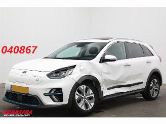 Schadeauto Kia e-Niro ExecutiveLine 64 kWh JBL ACC Navi Clima Leder Memory SBL LrHZ Camera PDC 2020/11