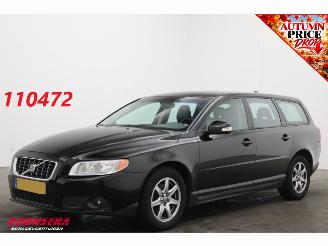 krockskadad bil auto Volvo V-70 2.0D Kinetic Cruise Navi Clima Leder PDC 2009/5