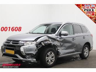 škoda osobní automobily Mitsubishi Outlander 2.0 PHEV Business Edition 4x4 Camera AHK Clima Cruise Navi 2015/10