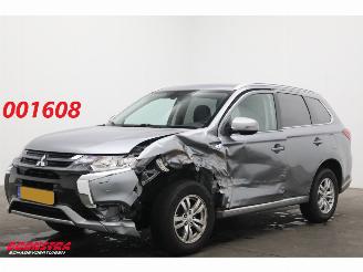 skadebil auto Mitsubishi Outlander 2.0 PHEV Business Edition 4x4 Camera AHK Clima Cruise Navi 2015/10