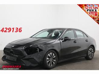 uszkodzony samochody osobowe Mercedes A-klasse 180 Business Line ACC Camera SHZ Virtual Clima Navi LED LMV 2023/10