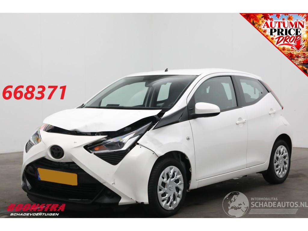 Toyota Aygo 1.0 VVT-i x-play Cruise Navi Apple/Android Camera Airco