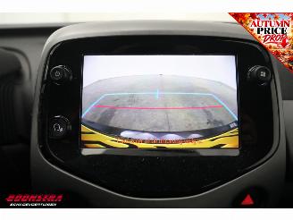 Toyota Aygo 1.0 VVT-i x-play Cruise Navi Apple/Android Camera Airco picture 27