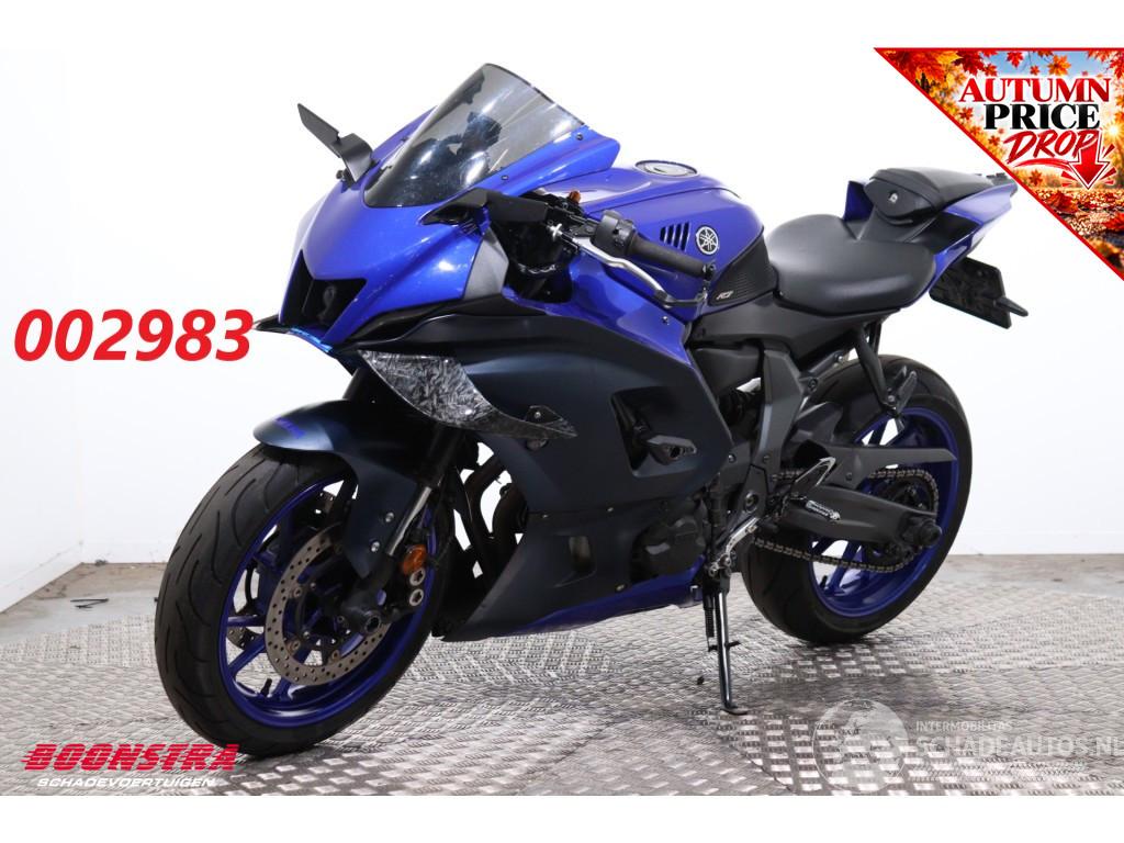 Yamaha  R7 ABS LED Quickshift Akrapovic