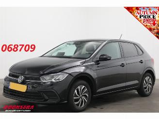 krockskadad bil auto Volkswagen Polo 1.0 TSI DSG Life Edition ACC Navi Virtual Apple/Android Camera PDC Airco 2025/8